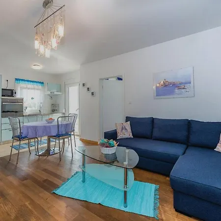 Private Garden アパート *