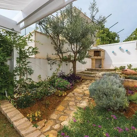 Private Garden Apartment Vodice